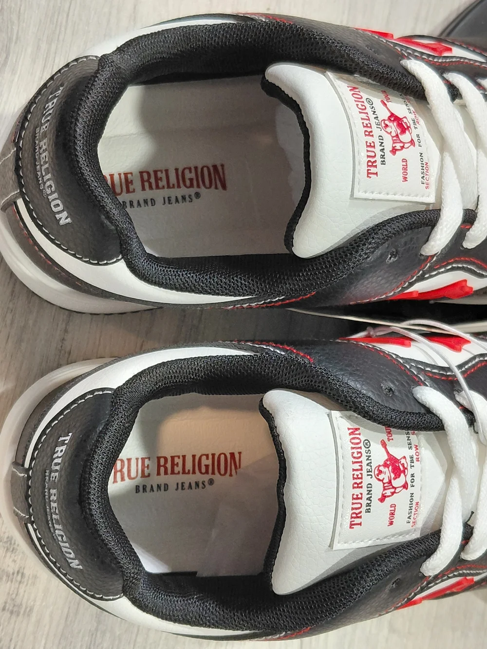 NEW True Religion Womens Arthur Court Low-Top Sneakers in White, Black & Red W8